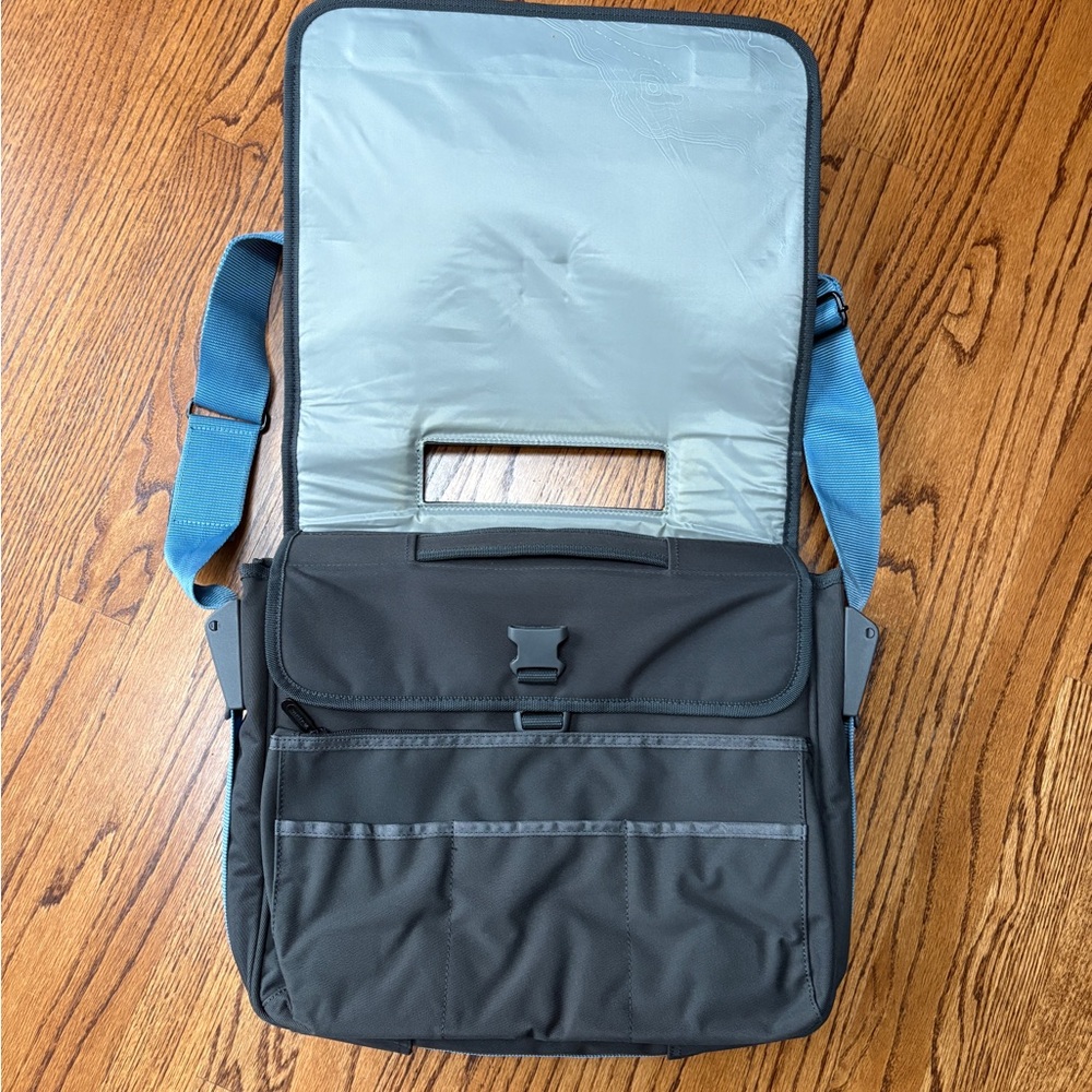 Targus Black and Dark Grey Laptop Bag-NWOT